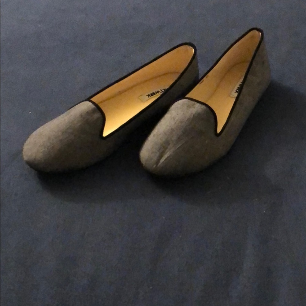 🥿 Grey flats